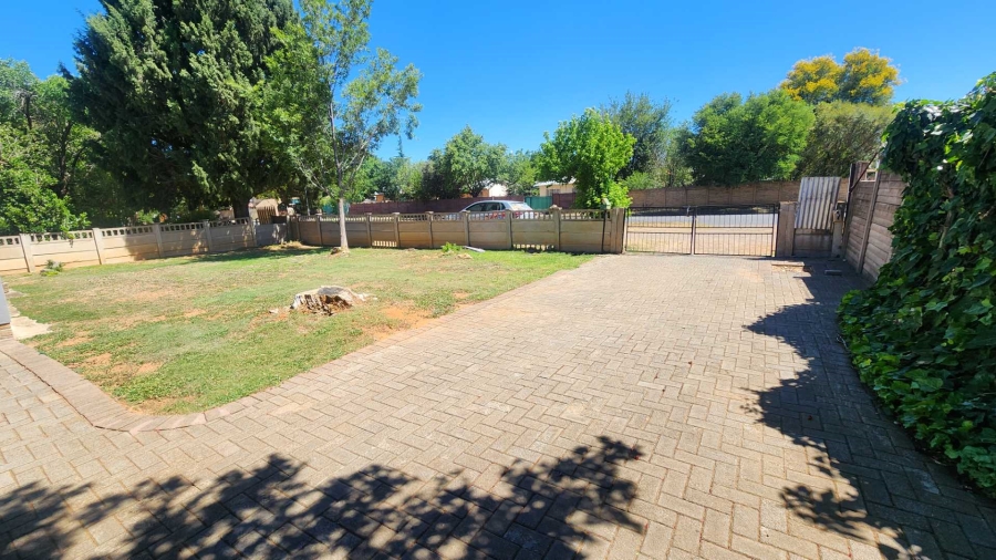 10 Bedroom Property for Sale in Brandwag Free State